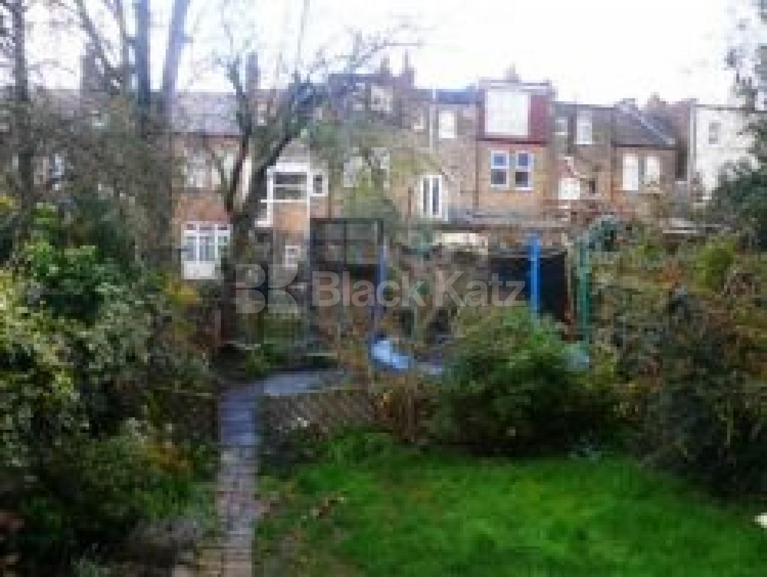 			5 Bedroom, 1 bath, 1 reception Flat			 Denton Road, CROUCH END N8 N8